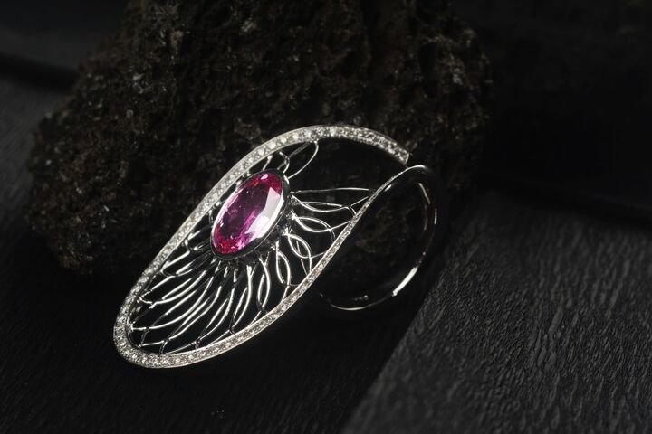 2.75ct Pink sapphire ring with diamonds in 18K white gold